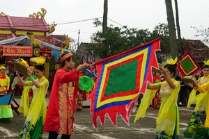 Tưng bừng lễ hội cầu ngư của làng biển Cảnh Dương, Quảng Bình