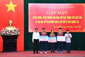 Quảng Bình: Khen thưởng kình ngư Nguyễn Huy Hoàng và 2 VĐV SEA Games 32