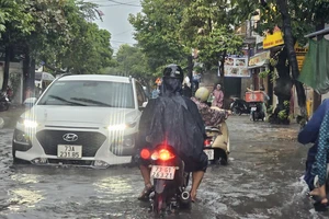 Quảng Bình: Mưa lớn khiến nhiều tuyến đường bị ngập sâu