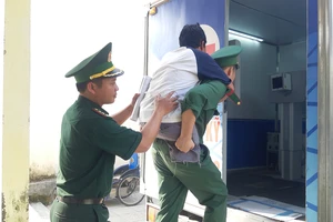 Quảng Bình: 50 bác sĩ khám sức khỏe đồng bào 2 xã biên giới