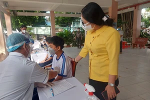 Vĩnh Long: Tiêm vaccine ngừa Covid-19 cho hơn 8.700 học sinh lớp 6