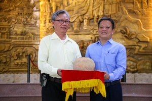 Triển lãm chuyên đề “Sưu tập cổ vật của người Đà Nẵng lần thứ 3" chính thức khai mạc vào chiều 17-6 tại Bảo tàng Đà Nẵng. Ảnh: PHẠM NGA