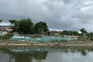 Khu vực bị sụt lún nằm ngay ngã 3 kênh Khe Cạn và Phú Lộc, gần Trạm xử lý nước thải Phú Lộc 