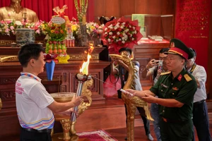 Lễ rước đuốc được tổ chức tại Bảo tàng Hồ Chí Minh, chi nhánh Quân khu 5