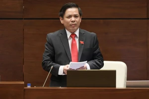Bộ trưởng Nguyễn Văn Thể trả lời chất vấn. Ảnh: CHINHPHU.VN