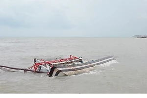 Kiên Giang kịp thời cứu 9 ngư dân gặp nạn trên biển