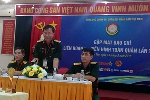 Đại tá Nguyễn Kim Tôn phát biểu tại buổi gặp gỡ báo chí. Ảnh: HIỀN TRANG