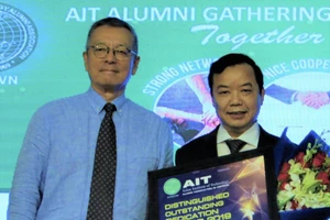 Giám đốc Trí Việt - First News nhận giải thưởng “Tận tâm cống hiến vì cộng đồng 2019“