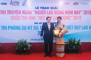 Trịnh Thị Phương Trà, tác giả truyện ngắn Dưới ánh sáng thiên đường, nhận giải nhất cuộc thi truyện ngắn "Người lao động hôm nay" 2018-2019