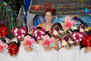Hoa hậu Khánh Vân đón Giáng sinh cùng các em ngôi nhà OBV