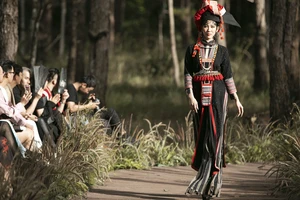 Thổ cẩm Việt vào show thời trang tại Triển lãm Thế giới EXPO 2020