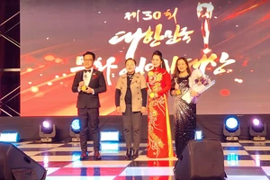 Hàn Quốc trao 3 giải thưởng văn hóa nghệ thuật cho HTV, MC Tấn Tài và Chuông vàng vọng cổ Ngọc Diễm