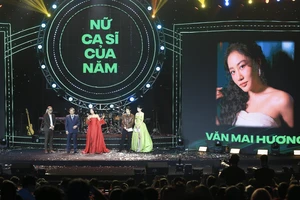 Tăng Duy Tân, Hòa Minzy, Văn Mai Hương, Hứa Kim Tuyền “gom” giải thưởng tại Làn Sóng Xanh lần thứ 26 