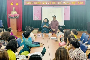 NTK Sĩ Hoàng: Mặc áo dài là niềm tự hào của người Việt