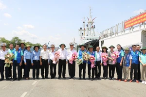 Đoàn Công tác số 12 - TPHCM kết thúc chuyến hải trình thăm Trường Sa và Nhà giàn DK1