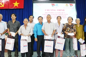Báo SGGP chăm lo Mẹ Việt Nam Anh hùng, gia đình chính sách tại huyện Củ Chi