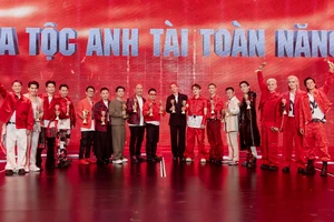 Cường Seven trở thành Thủ lĩnh "Gia tộc Anh tài Toàn năng" gồm 17 anh tài