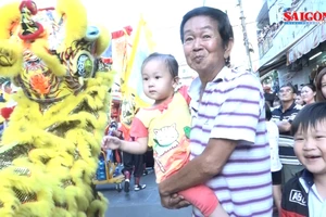 Cộng đồng người Hoa tại TPHCM mừng Tết Nguyên Tiêu