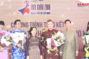 “Áo dài Việt Nam“- Tình yêu và niềm kiêu hãnh