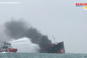 Cận cảnh tàu chở dầu của Việt Nam bốc cháy dữ dội ở ngoài khơi Hồng Công