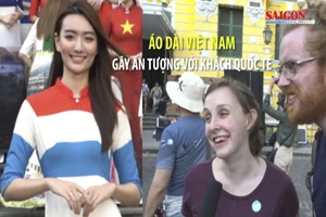 Áo dài Việt Nam gây ấn tượng với khách quốc tế