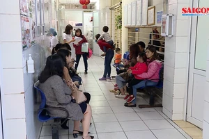 Hơn 230 trẻ được đưa từ Bắc Ninh đến Hà Nội để xét nghiệm sán heo