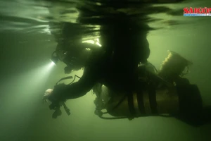 Hành trình “nghẹt thở” lặn sông ngầm bên dưới Sơn Đoòng