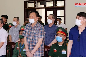 Trùm buôn lậu xăng dầu thừa nhận đưa hối lộ 150.000 USD để đưa hàng sang Campuchia