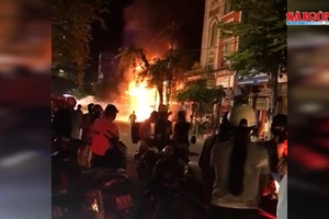 Cháy lớn thiêu rụi 2 căn nhà liền kề tại Quảng Ngãi