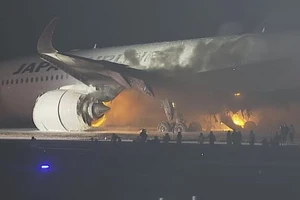 Podcast tin nóng: Máy bay Japan Airlines bốc cháy trên đường băng