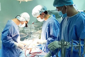 Bệnh viện Chợ Rẫy tiếp tục hỗ trợ kỹ thuật phẫu thuật tim nâng cao cho Bệnh viện Đa khoa Trung ương Cần Thơ 