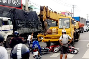 Tai nạn nghiêm trọng tại chốt đèn giao thông, nhiều người thương vong