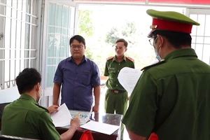 Bắt 3 người nguyên là cán bộ ở Ngân hàng TMCP Bưu điện Liên Việt chi nhánh Vĩnh Long