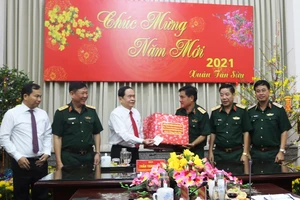 Đồng chí Trần Thanh Mẫn thăm và chúc tết Quân khu 9