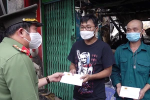 Hỗ trợ 53 triệu đồng cho các hộ dân bị cháy nhà ở An Giang 