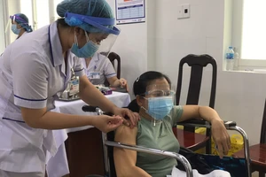Hàng trăm người khuyết tật ở Cần Thơ được tiêm vaccine Covid-19