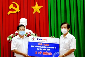Tổng Công ty Điện lực Miền Nam hỗ trợ Đồng Tháp 3 tỷ đồng phòng chống dịch Covid-19