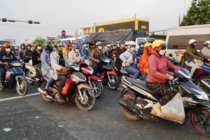 Cấp bách xử lý kẹt xe ở điểm cuối cao tốc Trung Lương – Mỹ Thuận 