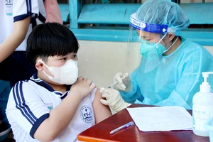 Khoảng 438.000 trẻ em tỉnh Kiên Giang và An Giang được tiêm ngừa Covid-19 