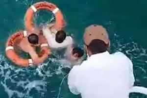 Kiên Giang: Cứu kịp thời người nhảy tàu cao tốc xuống biển tự tử