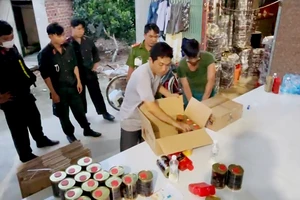 Phát hiện một hộ dân nghi sản xuất nhớt giả ở An Giang