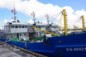 Bàn giao tàu cho Hải đội dân quân thường trực tỉnh Kiên Giang
