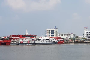 Kiên Giang: Tàu, phà đi các đảo tạm dừng hoạt động do thời tiết xấu