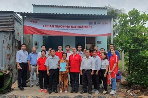 Xi măng INSEE Việt Nam tặng nhà cho đồng bào dân tộc Khmer nghèo 