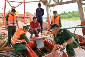 Kiên Giang: Bắt giữ tàu chở 80.000 lít dầu lậu
