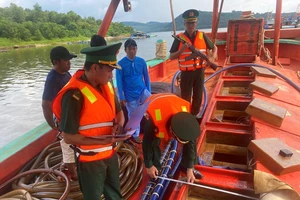 Kiên Giang: Bắt 2 tàu cá chở 120.000 lít dầu lậu