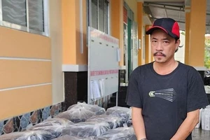 Kiên Giang: Bắt đối tượng vận chuyển 25.000 gói thuốc lá lậu 