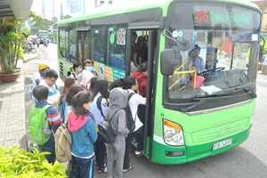 TPHCM tăng cường xe buýt phục vụ dịp Tết Dương lịch 2018