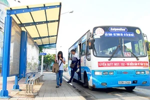 Miễn phí 2 tuyến xe buýt vào sân bay Tân Sơn Nhất
