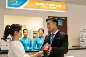 Dịch vụ mặt đất sân bay Việt Nam trả lại cho khách hơn 13 tỷ đồng tiền mặt